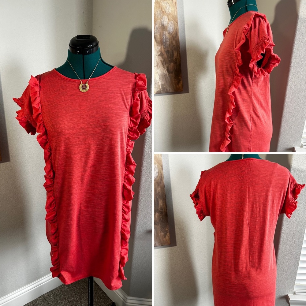 Super cute coral floral tee shirt dress.